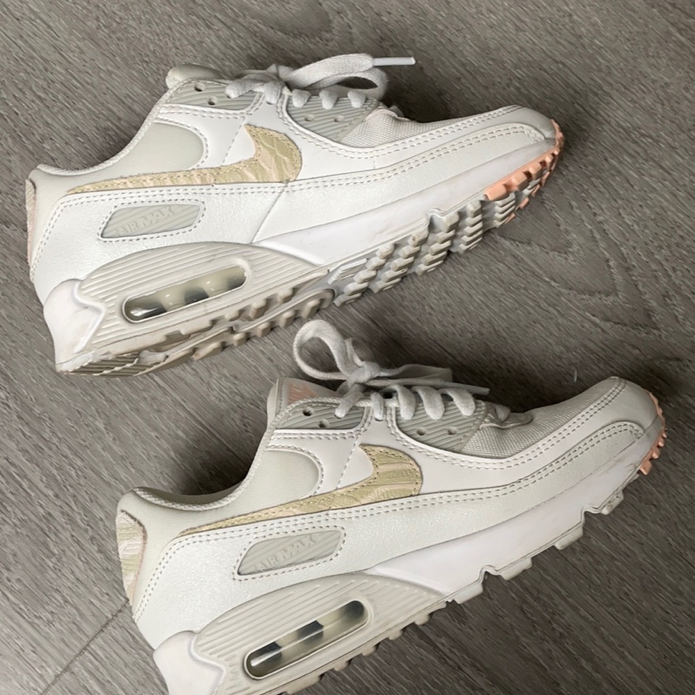 Nike Air Max 90 SE
Women's Shoes